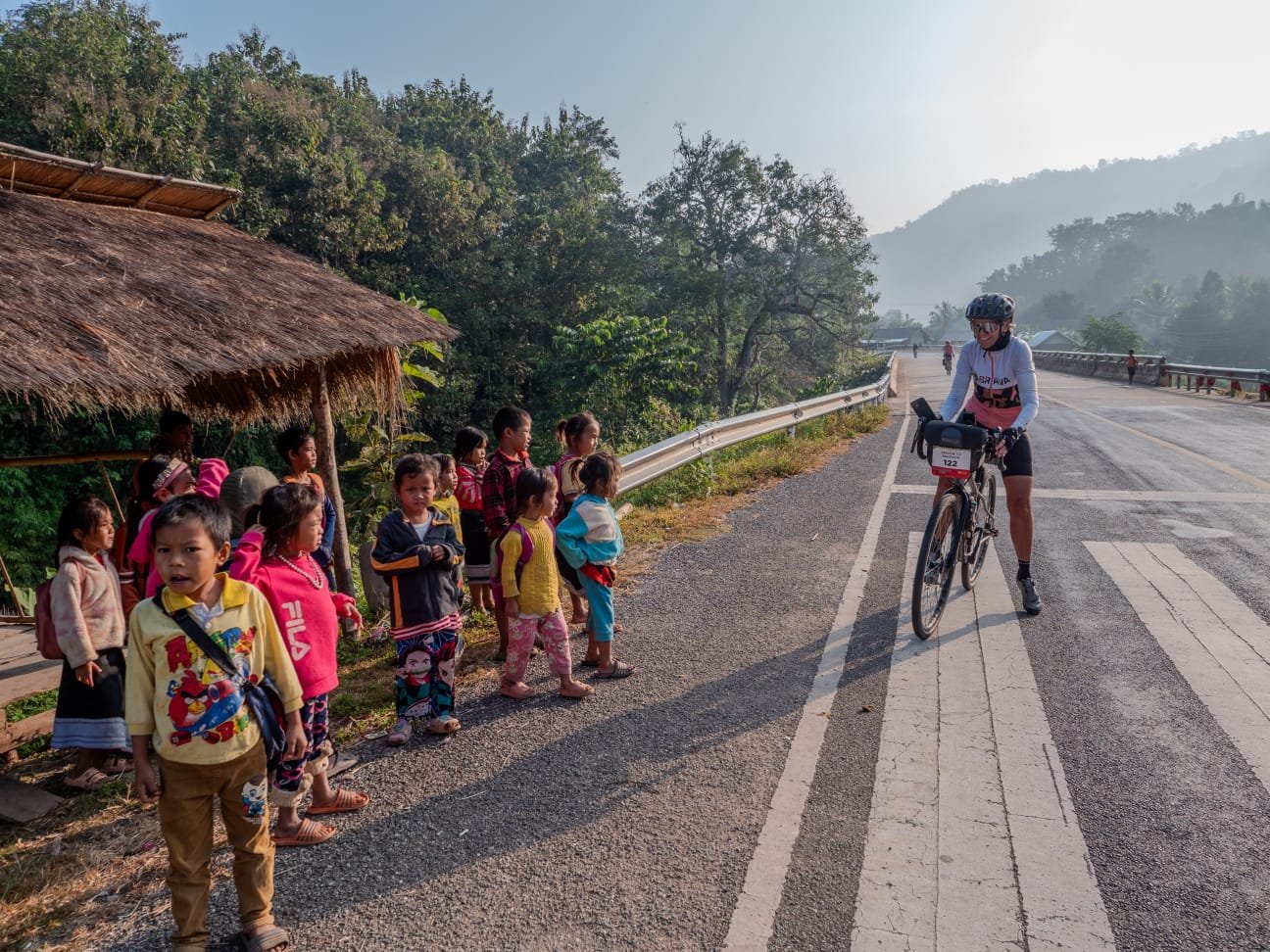 La Guida Definitiva per un Tour in Bicicletta in Laos: Esplora la Terra di un Milione di Elefanti su Due Ruote